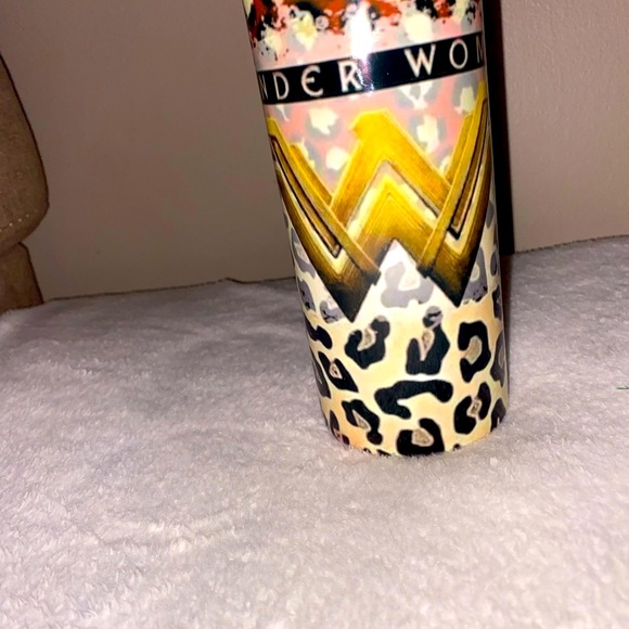 NWT Wonderwoman Leopard print red& tan/cream color w/Gold WonderWoman logo - Picture 4 of 6